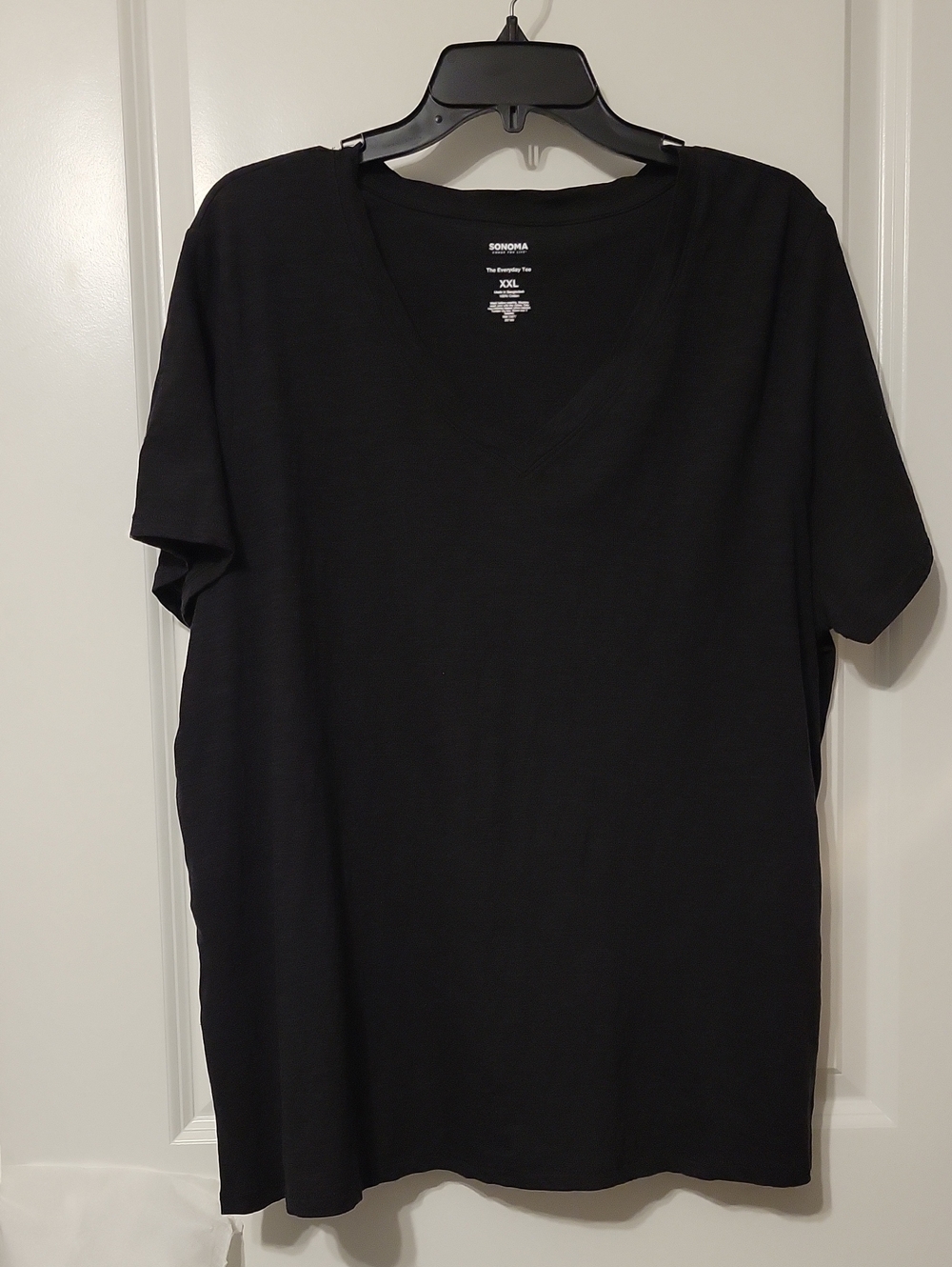 Sonoma Women's XXL, Black, V-Neck T-Shirt. Like New.